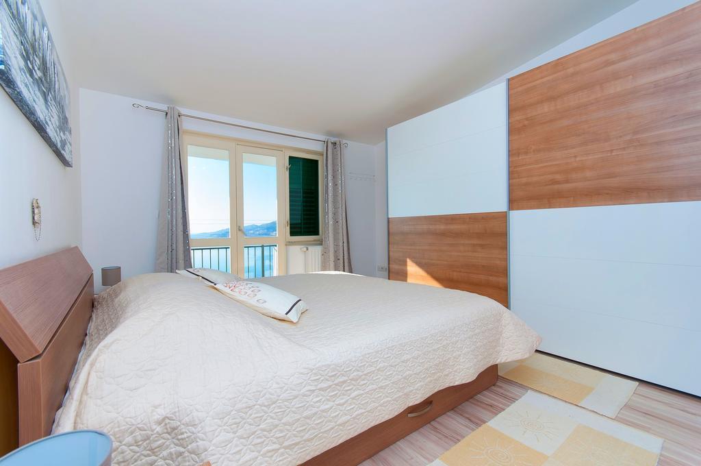 Apartment Lelas Omiš Extérieur photo