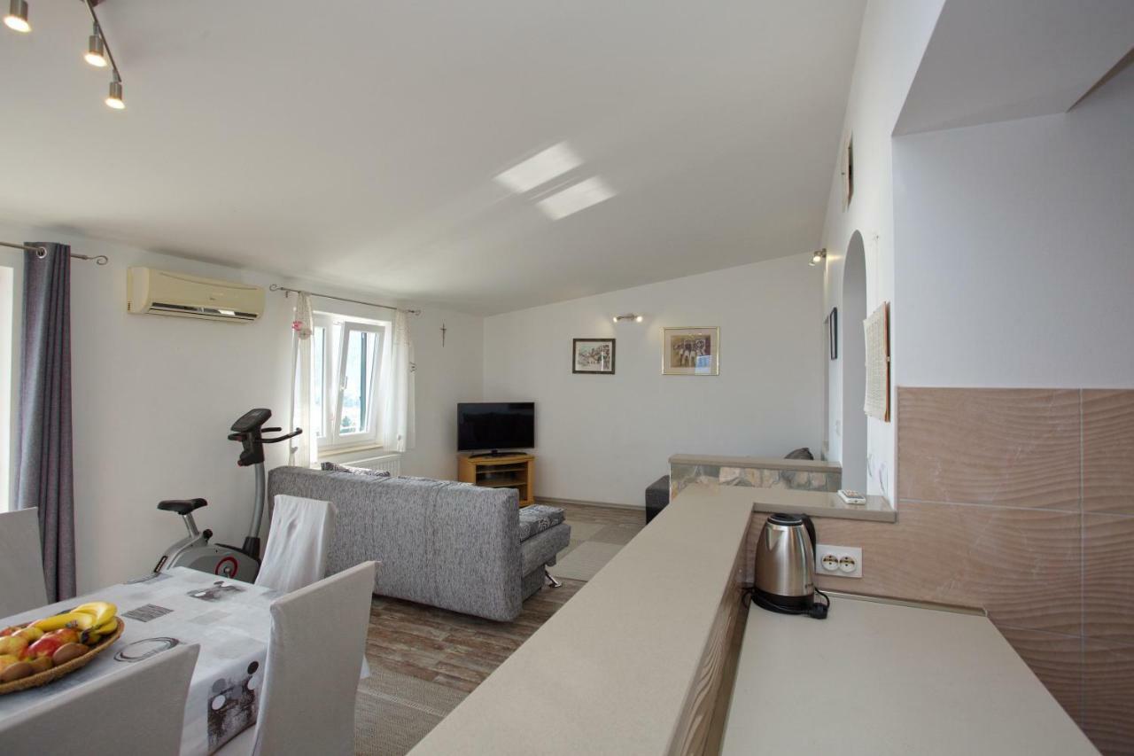 Apartment Lelas Omiš Extérieur photo